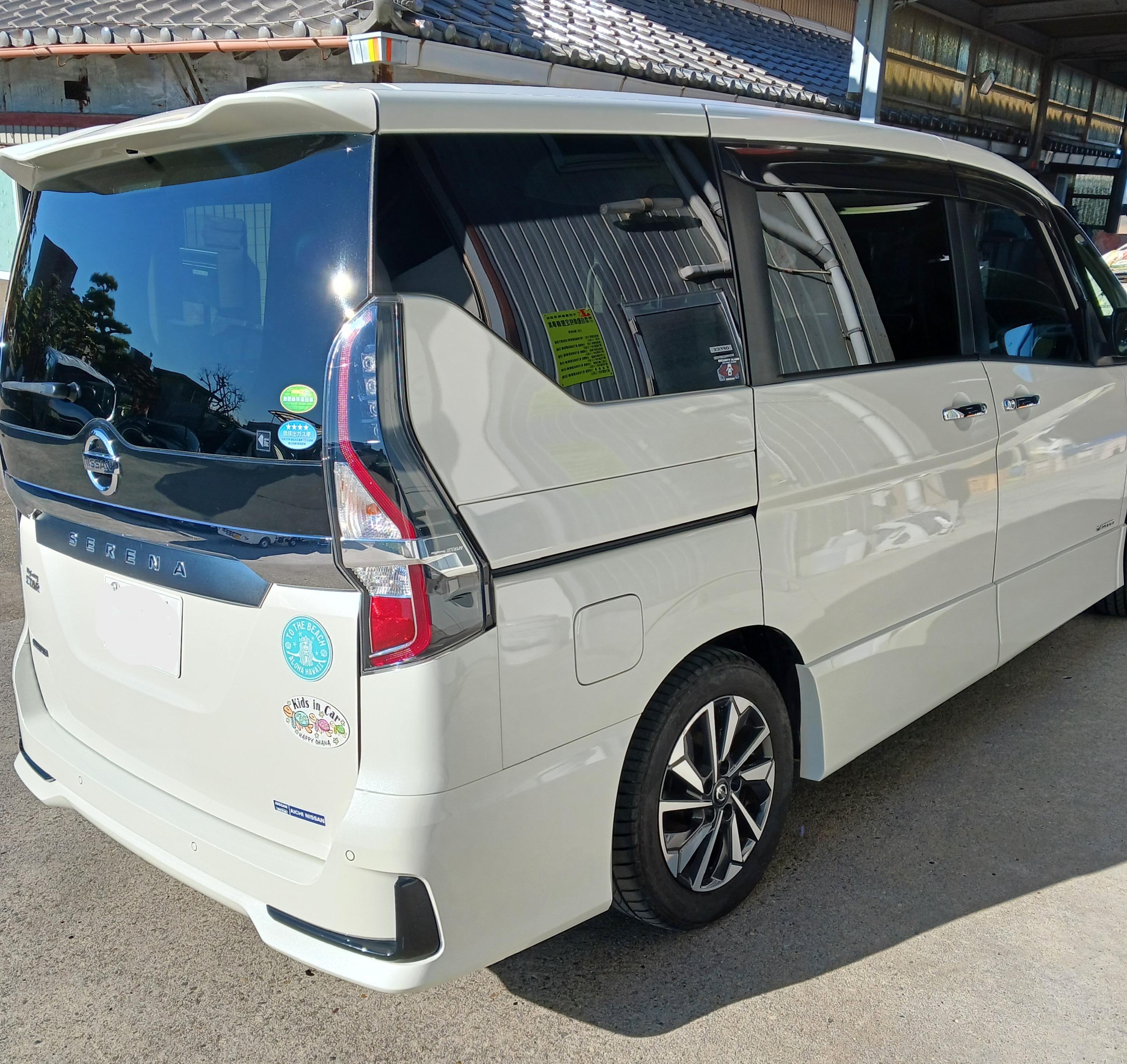 セレナハイブリッド右リアフェンダー事故保険修理のご依頼