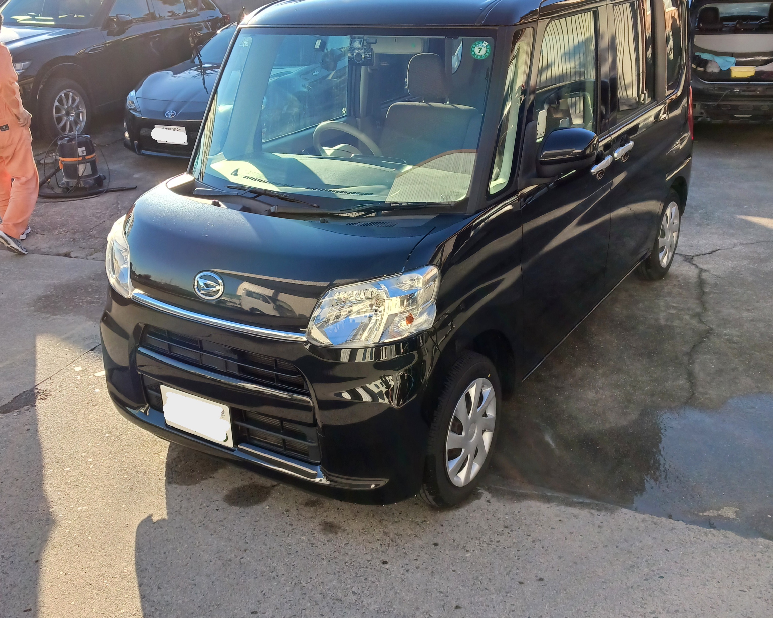 ダイハツタントLA600Sサスペンションフェンダードア保険修理のご依頼