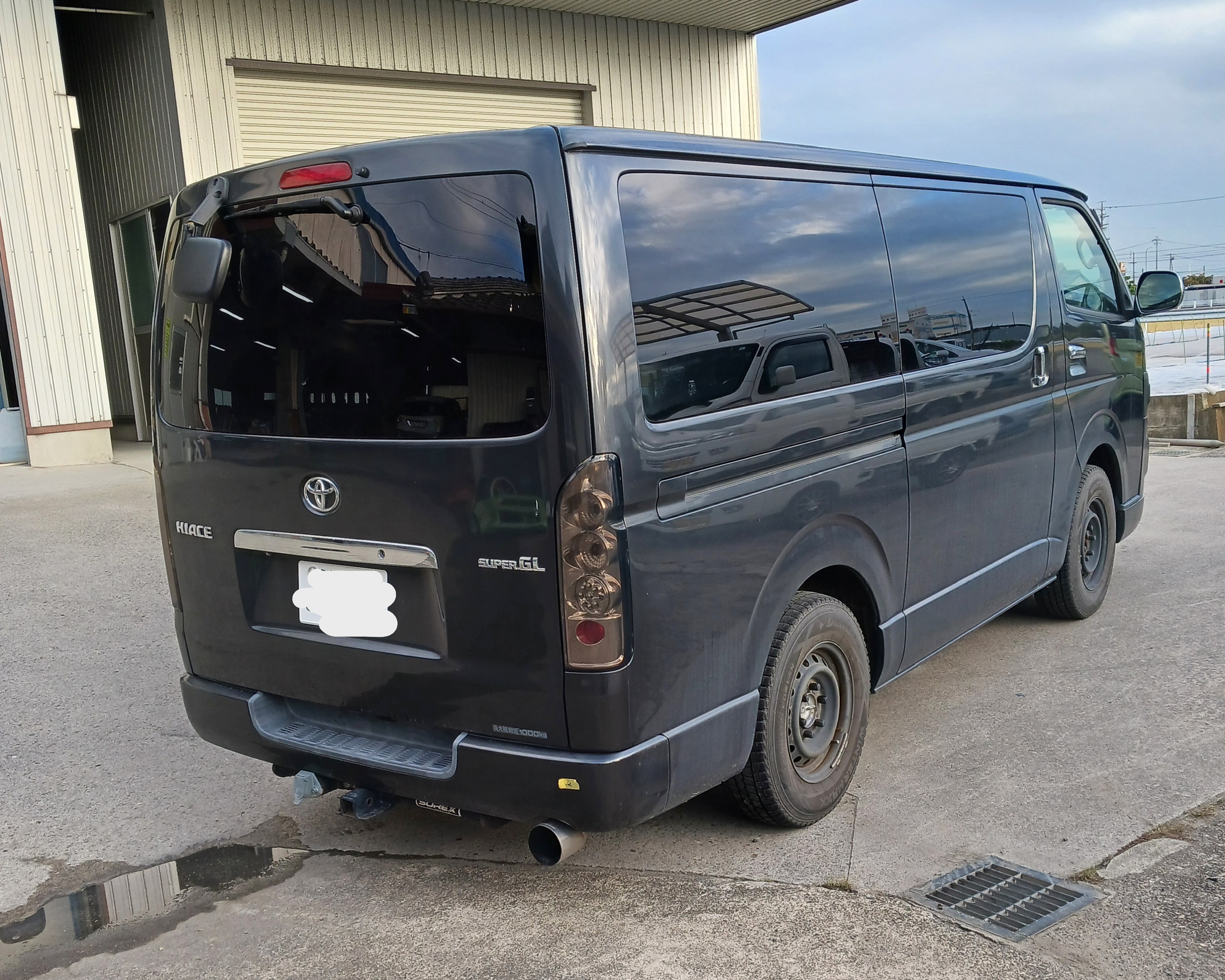 ハイエース純正色からアースカラーへ全塗装のご依頼