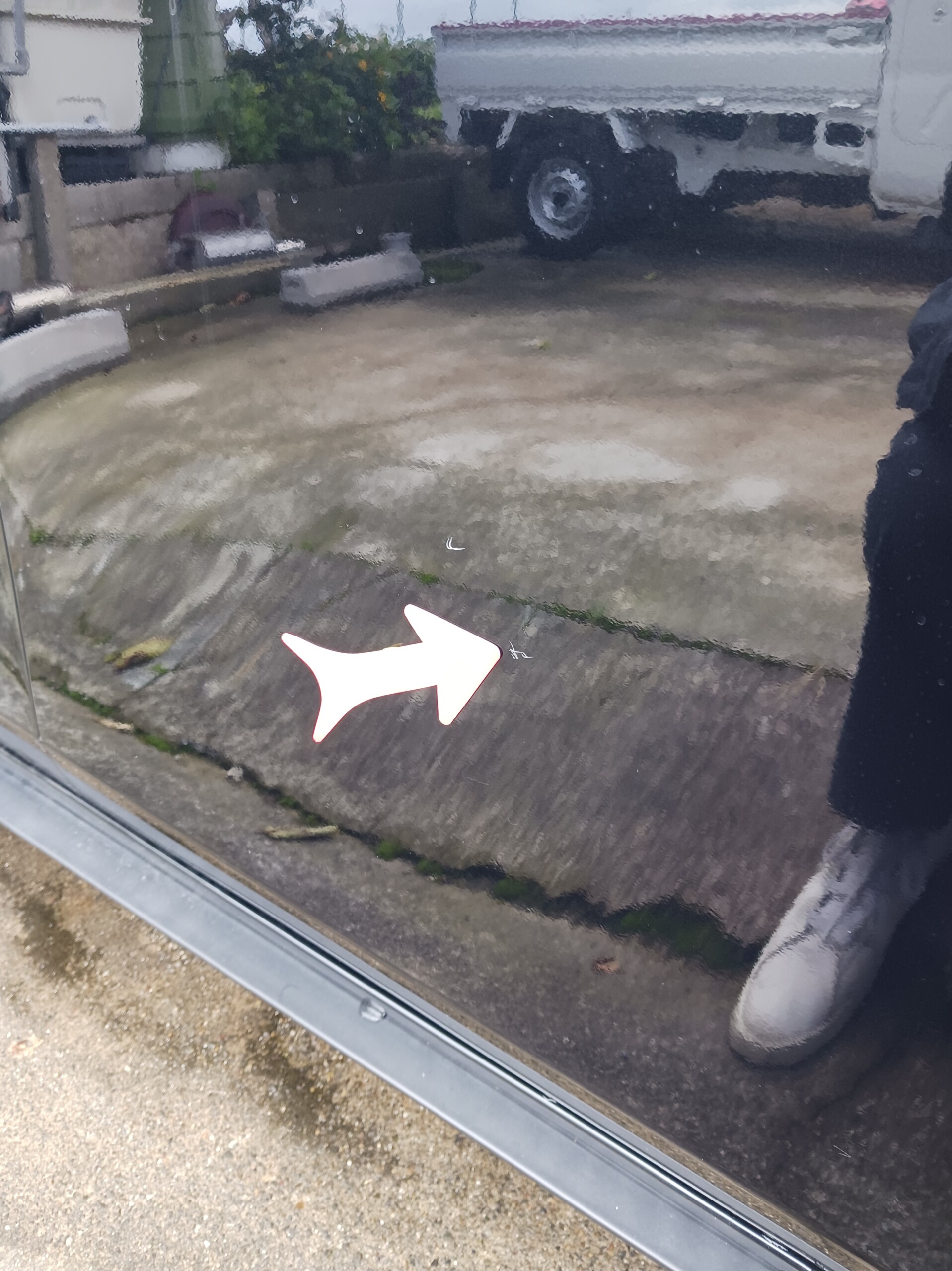 【名古屋市】マツダ3のフロントドアのキズ修理｜保険修理で綺麗に鈑金塗装