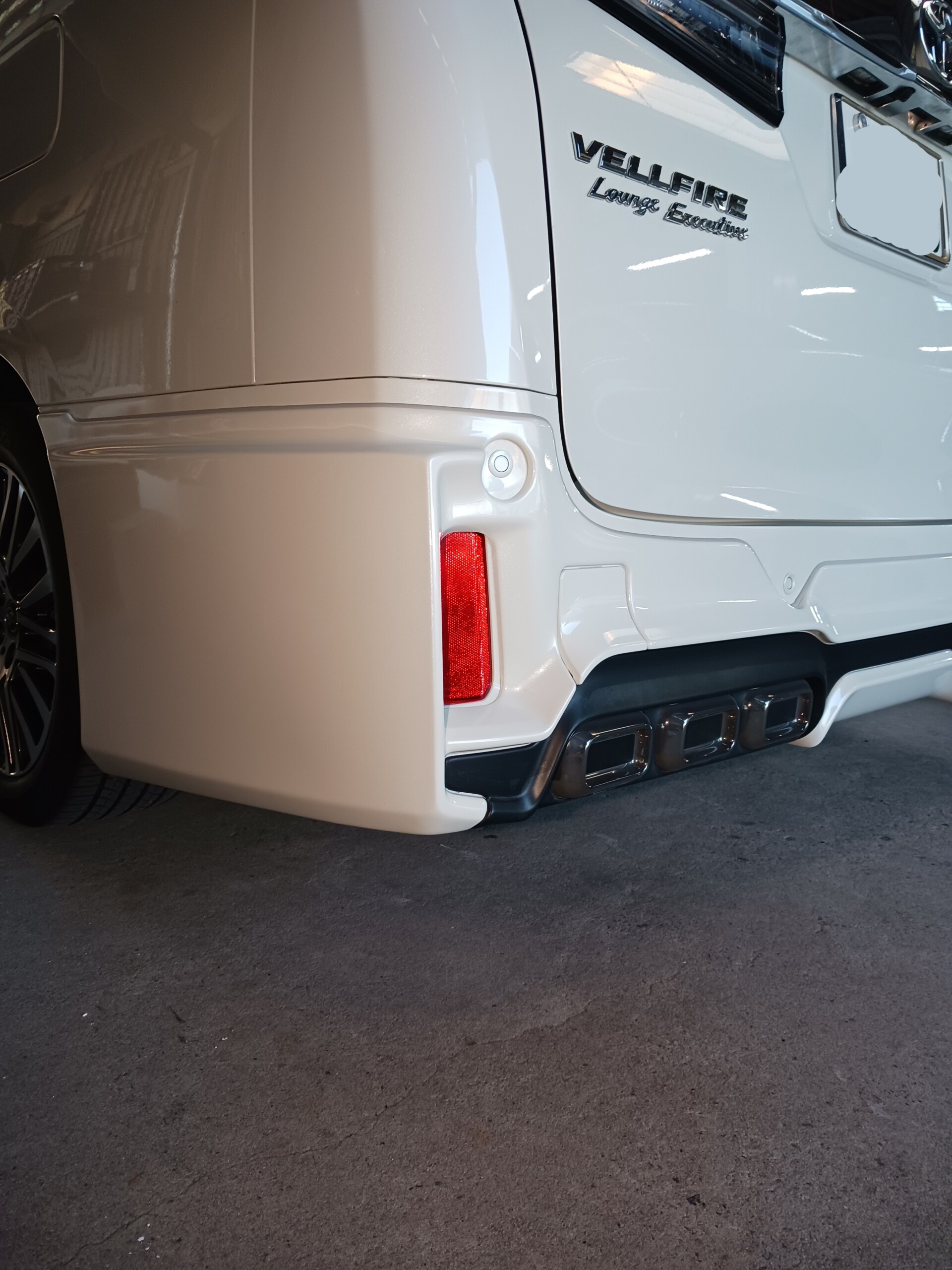 【愛西市】ヴェルファイア TRDリアスポイラー・リアバンパー修理｜生産終了部品も中古パーツで綺麗に修理